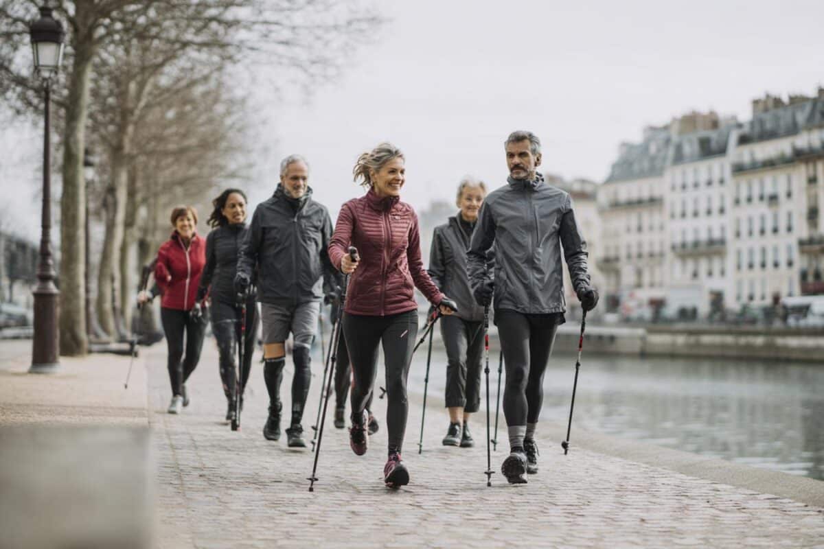 bienfaits marche nordique seniors